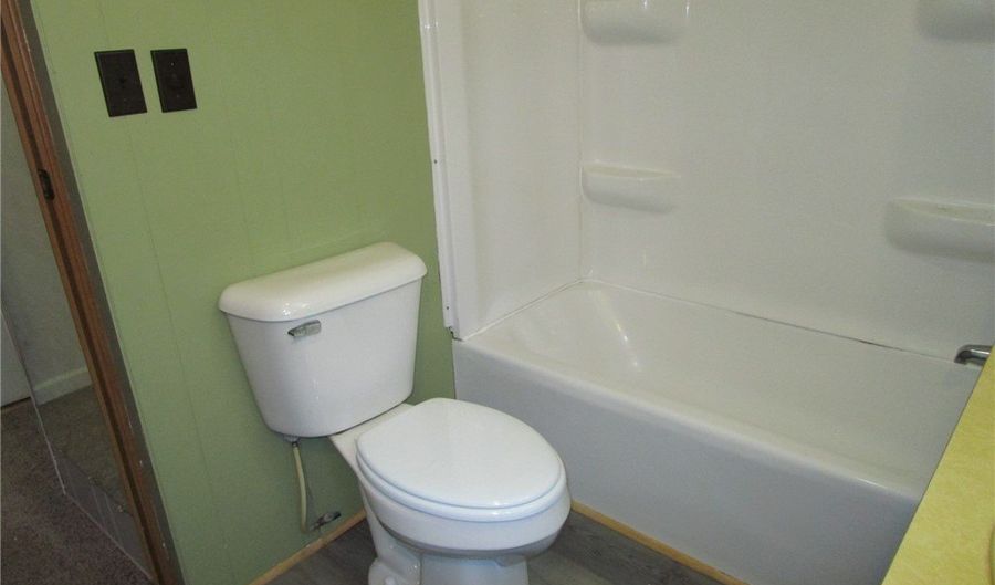 1626 165 E 51st St, Ashtabula, OH 44004 - 2 Beds, 1 Bath