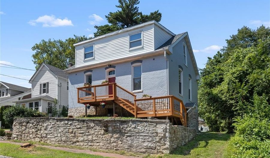 616 E 8th St, Alton, IL 62002 - 3 Beds, 2 Bath