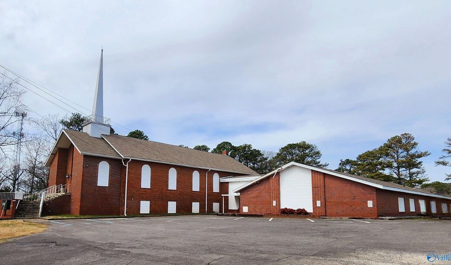 300 1st Ave, Arab, AL 35016 - 0 Beds, 0 Bath