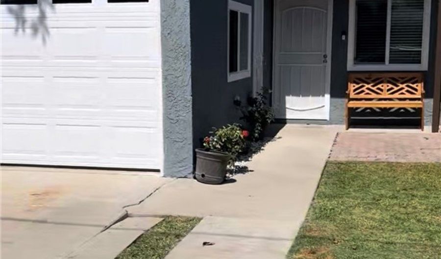 339 W Poplar St, Compton, CA 90220 - 3 Beds, 1 Bath