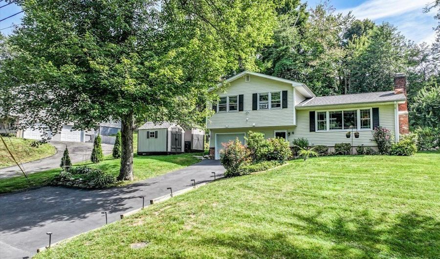 6 Laurel Dr, Brookfield, CT 06804 - 3 Beds, 2 Bath