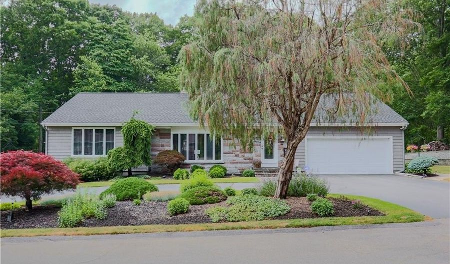 42 Elmdale Ave, Johnston, RI 02919 - 3 Beds, 3 Bath