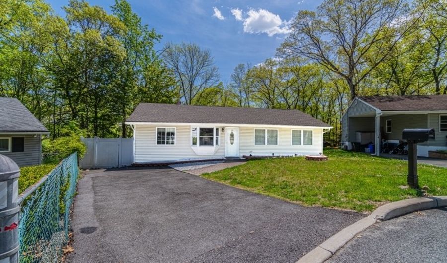 19 Red Twig Trl, Bloomingdale, NJ 07403 - 3 Beds, 2 Bath