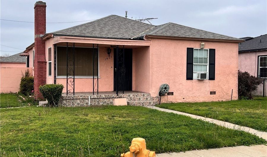 1423 S Poinsettia Ave, Compton, CA 90221 - 2 Beds, 2 Bath