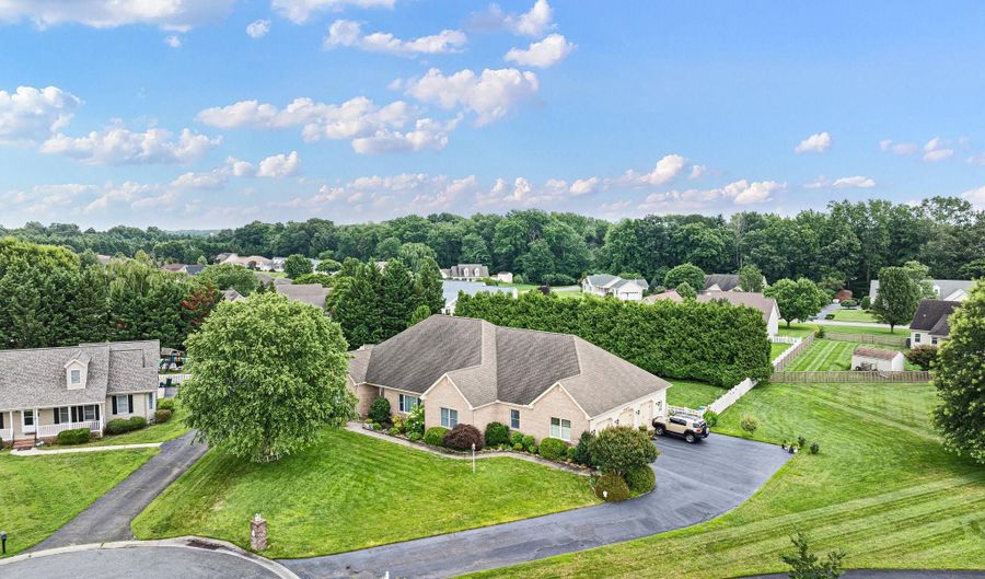 11 GREAT DAY Ct, Dover, DE 19901 - 4 Beds, 5 Bath