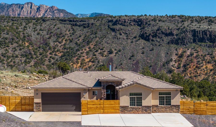 62 N LUCKY 7 Rd, Brookside, UT 84782 - 3 Beds, 2 Bath