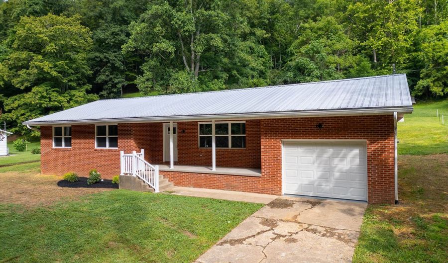 5282 Hale Branch Rd, Barboursville, WV 25504 - 3 Beds, 2 Bath