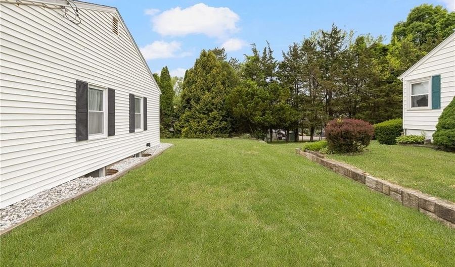 461 River Rd, Lincoln, RI 02865 - 2 Beds, 2 Bath