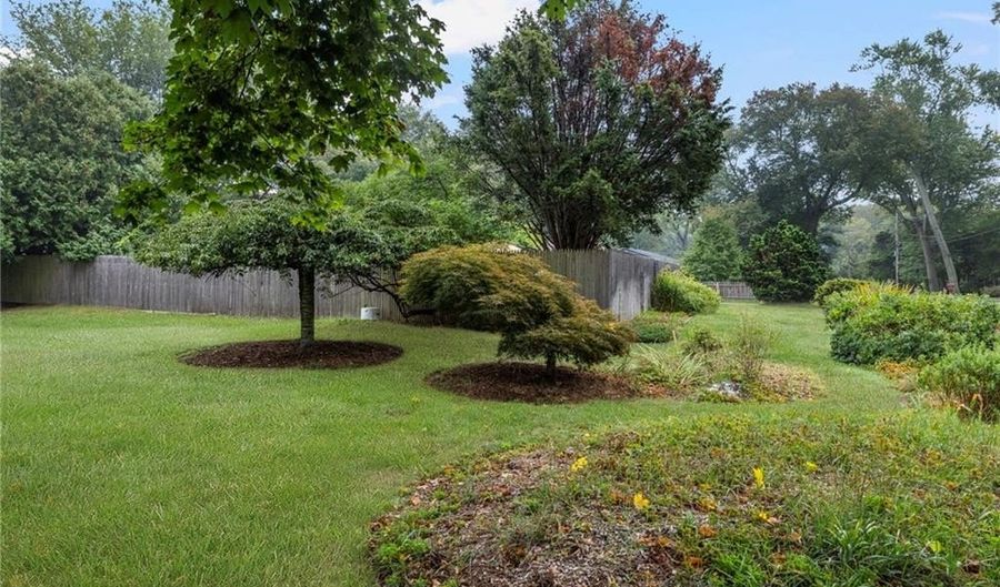 471 Annaquatucket Rd, North Kingstown, RI 02852 - 3 Beds, 3 Bath