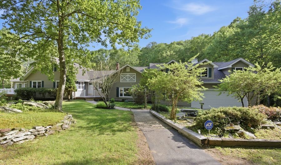 70 Mahoney Rd, Colchester, CT 06415 - 3 Beds, 2 Bath