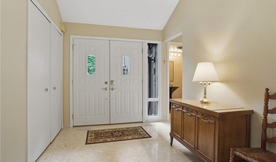 680-7 Windward Dr, Aurora, OH 44202 - 3 Beds, 3 Bath