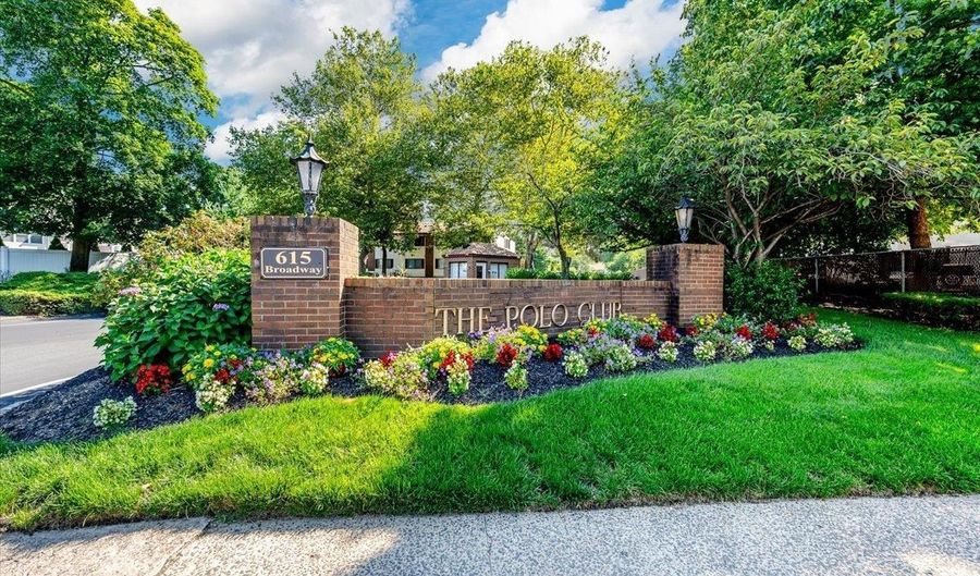 615 Broadway 76, Amityville, NY 11701 - 2 Beds, 1 Bath
