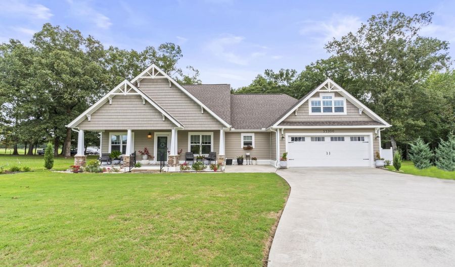 22200 Mooresville Rd, Athens, AL 35613 - 3 Beds, 2 Bath