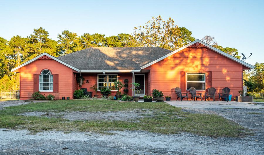 5625 Old Perkins Hwy, De Leon Springs, FL 32130 - 5 Beds, 2 Bath