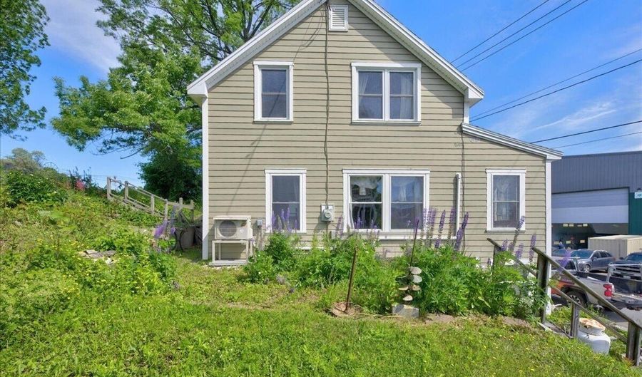 104 Front St, Belfast, ME 04915 - 3 Beds, 2 Bath