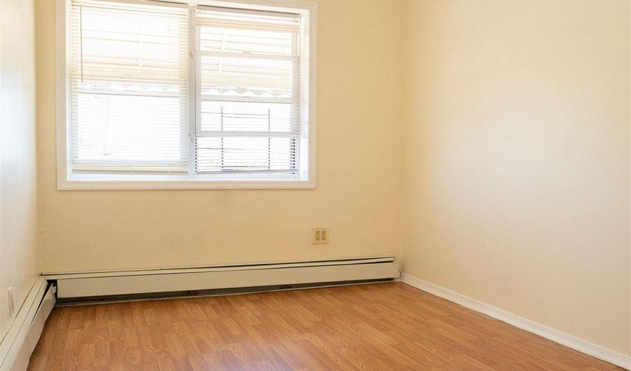 1037 AVENUE C, Bayonne, NJ 07002 - 3 Beds, 1 Bath