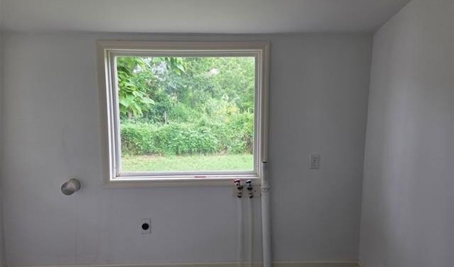 1329 S Armstrong Ave, Bartlesville, OK 74003 - 3 Beds, 1 Bath