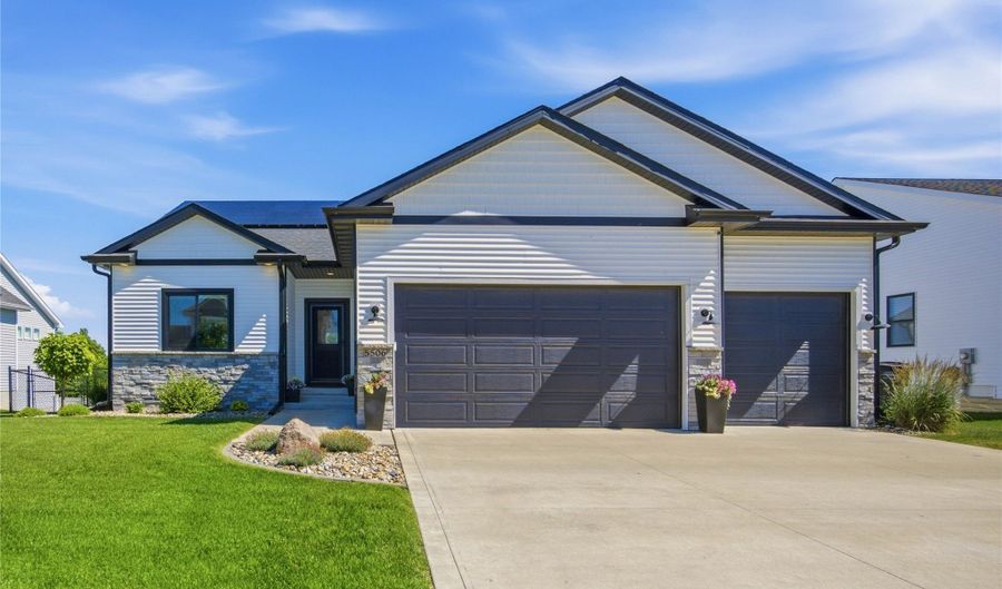 5506 NW 17th St, Ankeny, IA 50023 - 4 Beds, 3 Bath