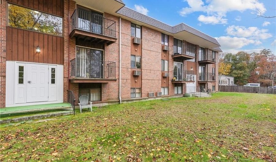 117 John St 14, Lincoln, RI 02865 - 2 Beds, 1 Bath