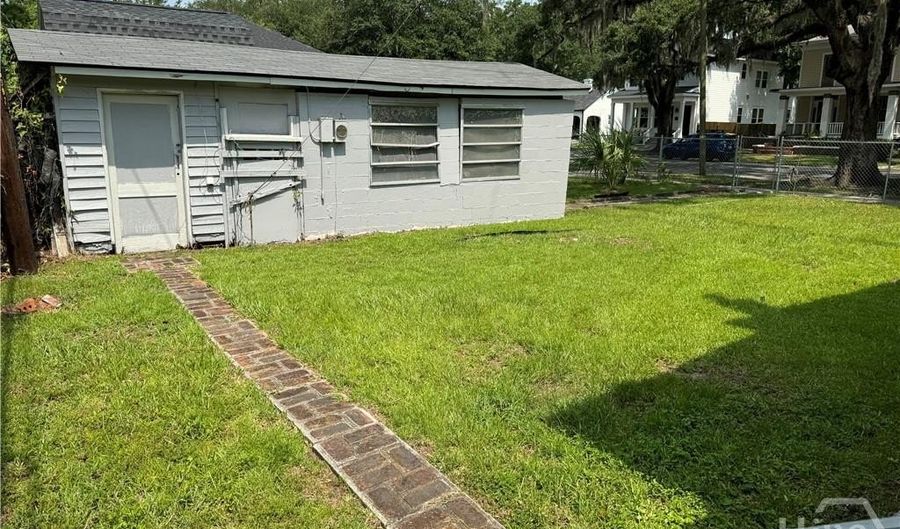 737 E 37th St, Savannah, GA 31401 - 2 Beds, 1 Bath