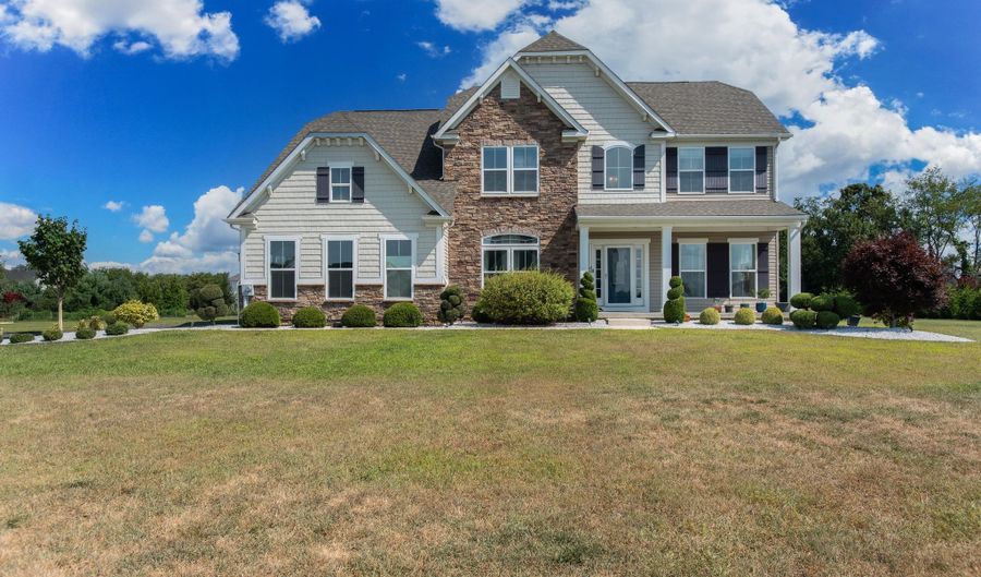 41 Gina Dr, Allentown, NJ 08501 - 5 Beds, 5 Bath