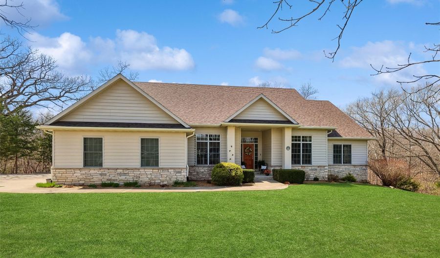 33903 Mill Creek Cir, Adel, IA 50003 - 4 Beds, 4 Bath