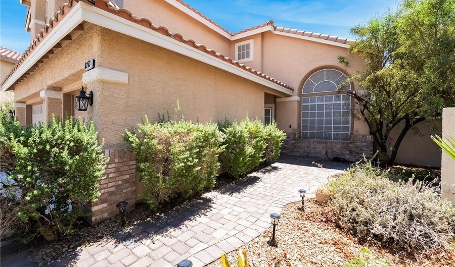 8253 Ruby Mountain Way, Las Vegas, NV 89128 - 4 Beds, 3 Bath
