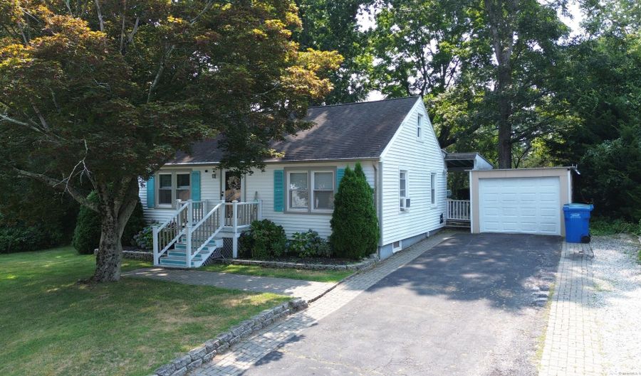 7 Rocky Ledge Dr, Clinton, CT 06413 - 4 Beds, 1 Bath