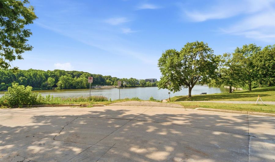 10 GREEN BAY Ct 205, Appleton, WI 54911 - 3 Beds, 2 Bath