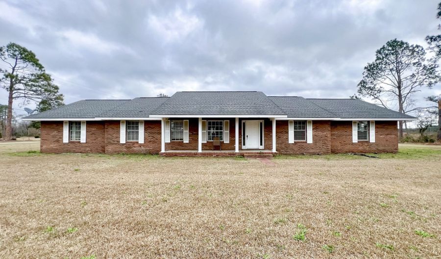 2115 Blackshear, Baxley, GA 31513 - 4 Beds, 4 Bath