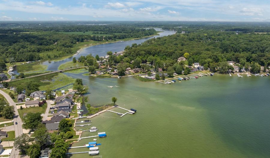 3845 W Sycamore Beach Rd, Angola, IN 46703 - 5 Beds, 4 Bath