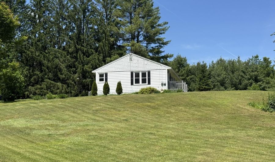 56 Cemetery Rd, Arlington, VT 05250 - 1 Beds, 1 Bath