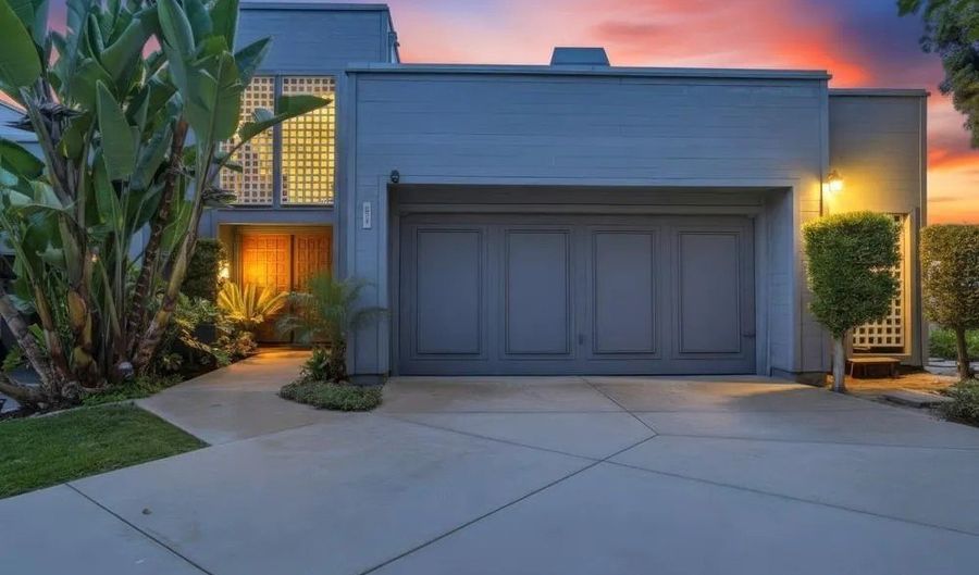803 Spindrift Dr, Del Mar, CA 92014 - 2 Beds, 3 Bath