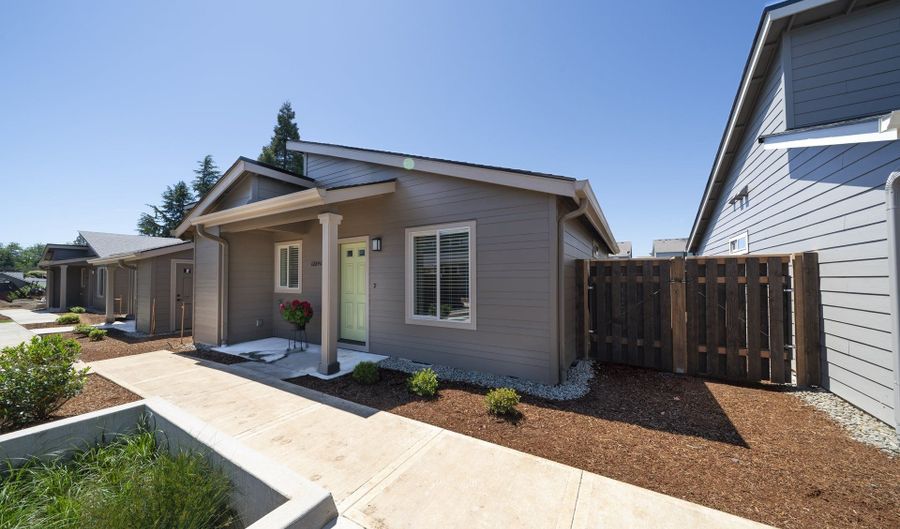 12246 Meadowlawn Dr, Oregon City, OR 97045 - 2 Beds, 2 Bath