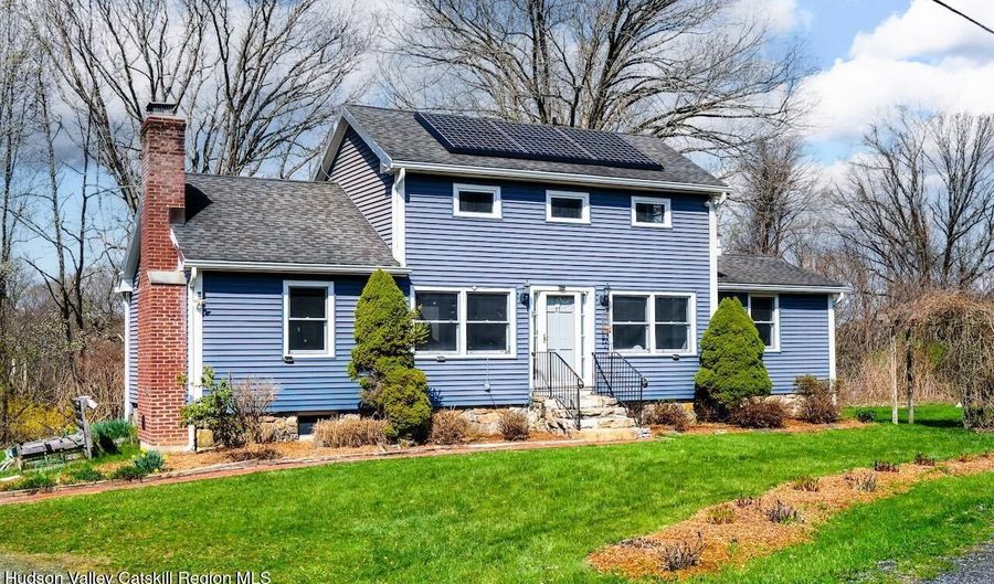 17 Rothvoss Rd, Ancramdale, NY 12503 - 2 Beds, 2 Bath