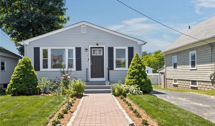 33 Belmont Ave, East Providence, RI 02914 - 3 Beds, 2 Bath