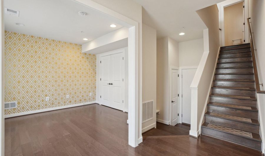 8044 RED HOOK St, Rockville, MD 20855 - 3 Beds, 4 Bath