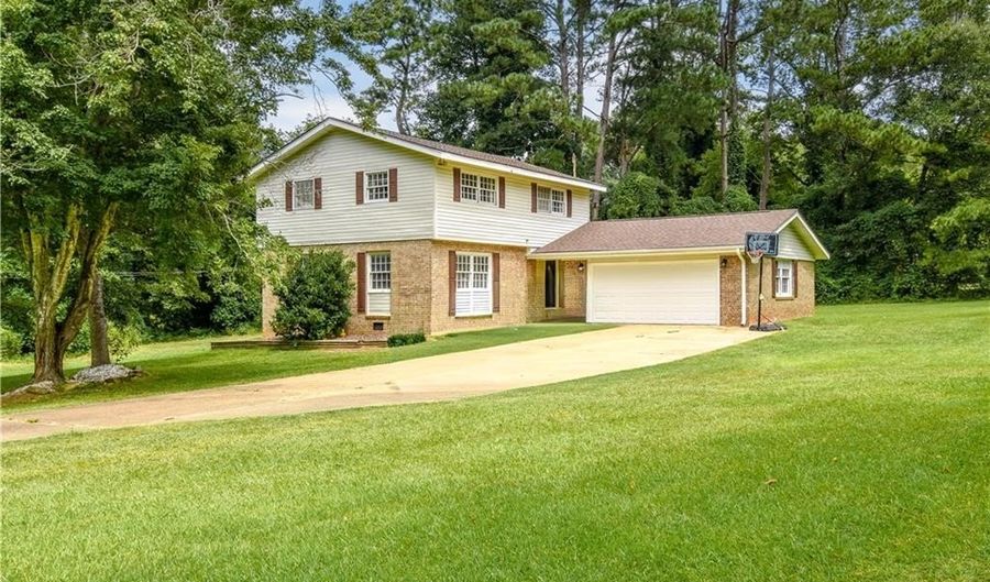 1458 CLUBVIEW Dr, Alexander City, AL 35010 - 4 Beds, 3 Bath