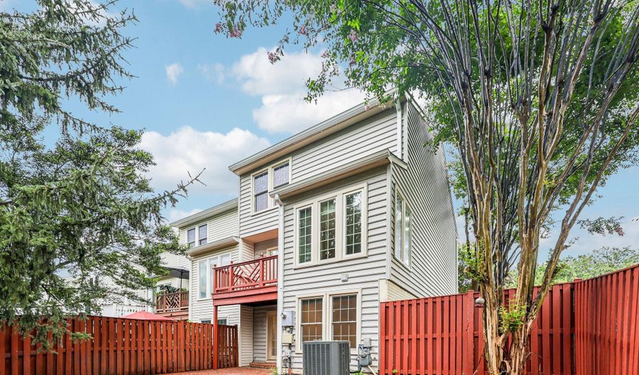 21208 HEDGEROW Ter, Ashburn, VA 20147 - 3 Beds, 4 Bath