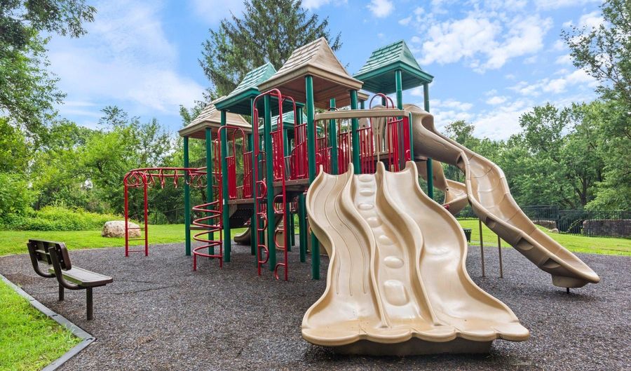 1043 COPPERSTONE Ct, Rockville, MD 20852 - 4 Beds, 4 Bath