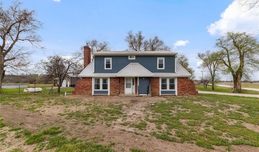 15112 NE County Road 243, Adrian, MO 64720 - 4 Beds, 2 Bath
