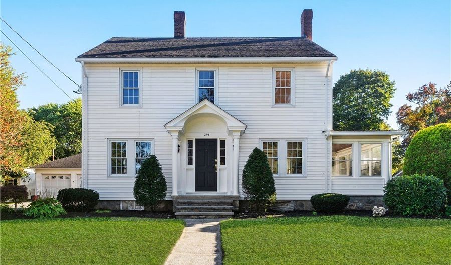 784 Victory Hwy, North Smithfield, RI 02896 - 3 Beds, 3 Bath