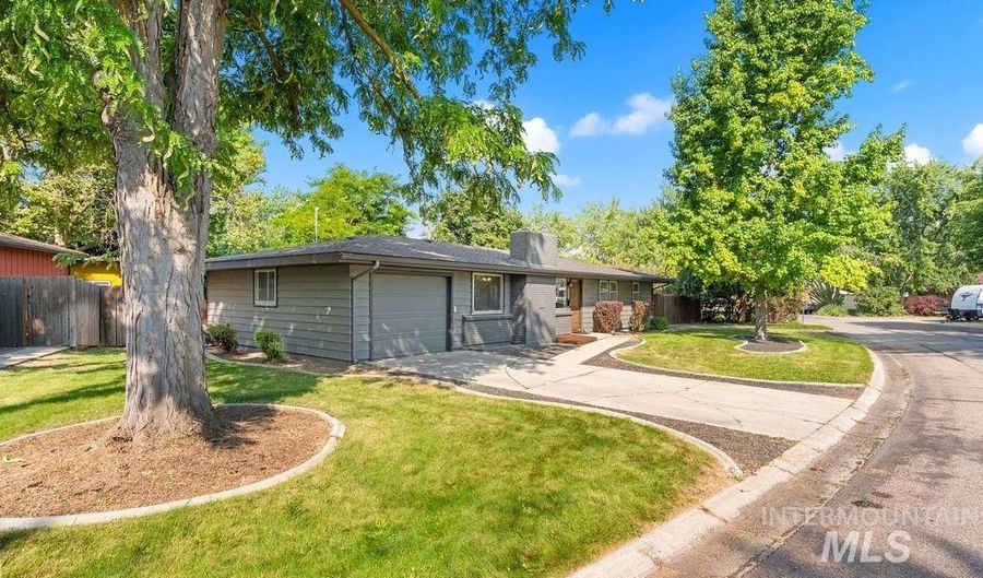 1817 Palouse St, Boise, ID 83705 - 3 Beds, 2 Bath