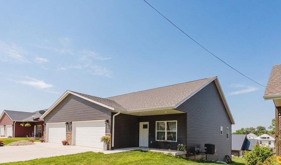 108 S Green St, Argyle, WI 53504 - 3 Beds, 2 Bath