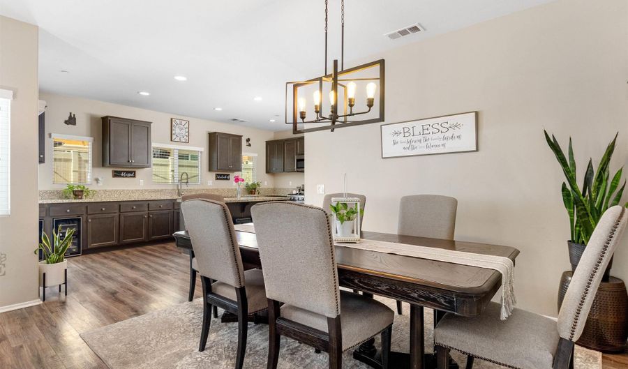 216 Oberlander Way, Fallbrook, CA 92028 - 4 Beds, 3 Bath