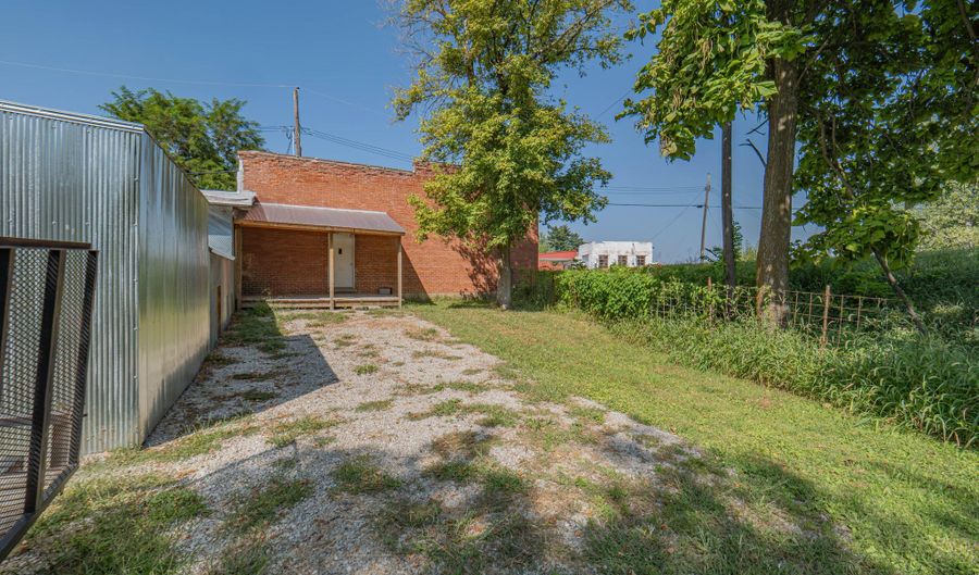 103 108 Glasgow St, Armstrong, MO 65230 - 4 Beds, 2 Bath