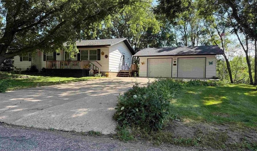 2040 Clover Dr, Akron, IA 51001 - 3 Beds, 1 Bath