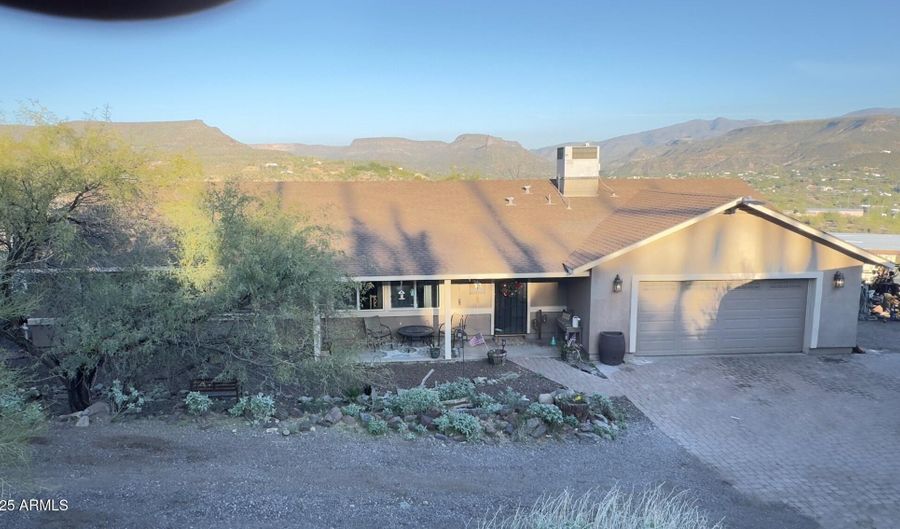19549 E SCENIC LOOP Rd E, Black Canyon City, AZ 85324 - 3 Beds, 2 Bath