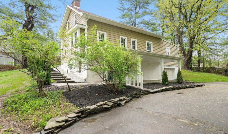 305 McCormack Rd, Albany, NY 12208 - 4 Beds, 1 Bath