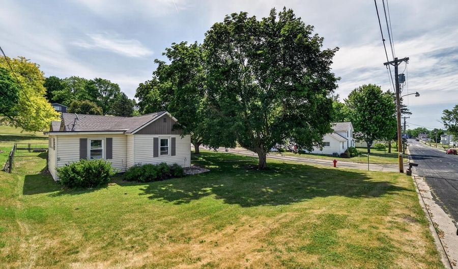 403 North St, Argyle, WI 53504 - 3 Beds, 1 Bath